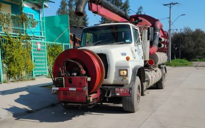 ¡Nueva jornada de limpieza en la red de alcantarillado en Padre Hurtado!