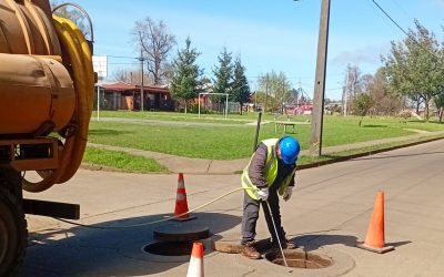 Limpieza en la red de alcantarillado en San Ramón